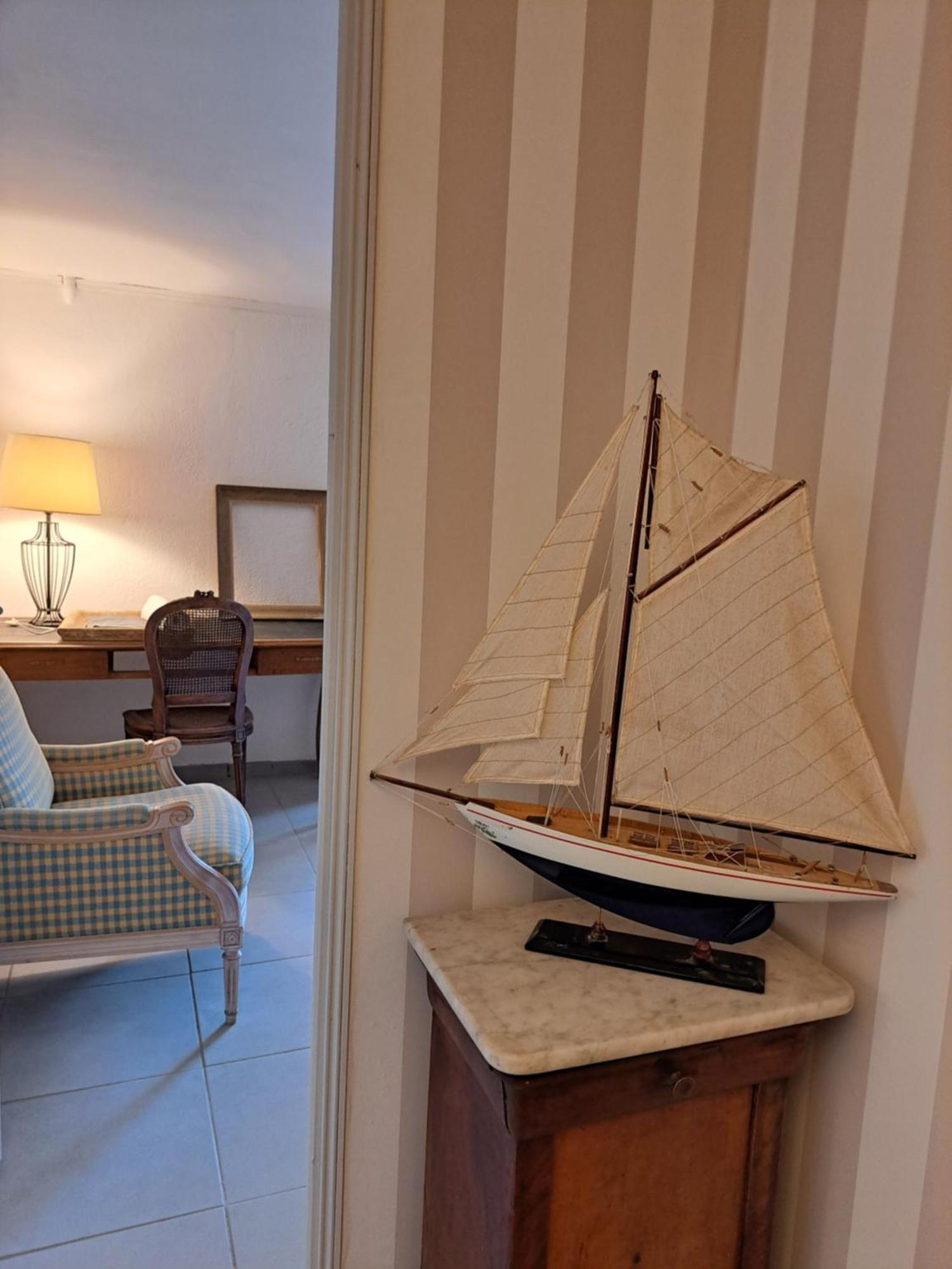 Clos Helene Bed & Breakfast *
